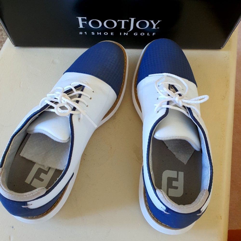 Footjoy woman's golf shoes in very good condition.  Size 7.
